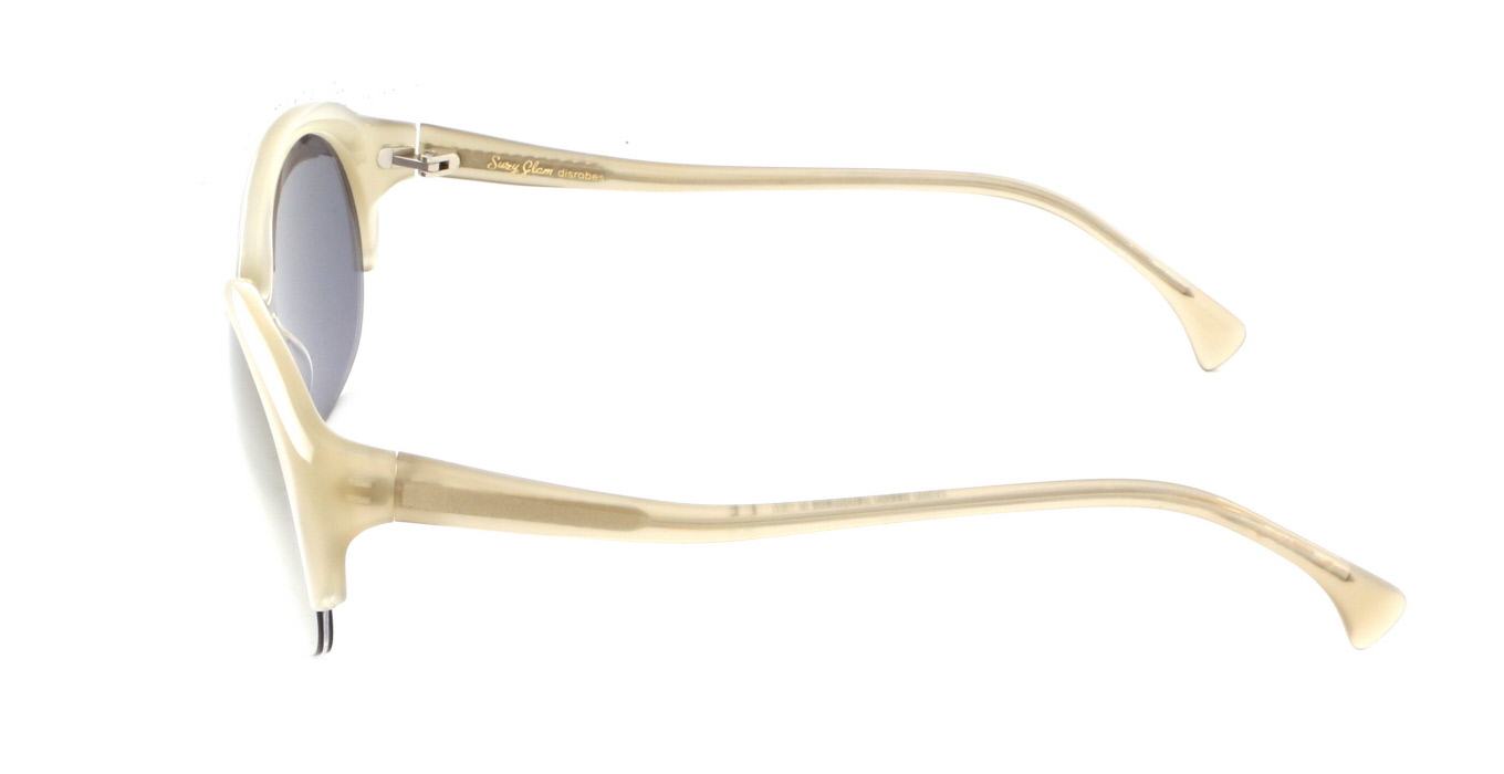 Suzy Glam, disrobes olive