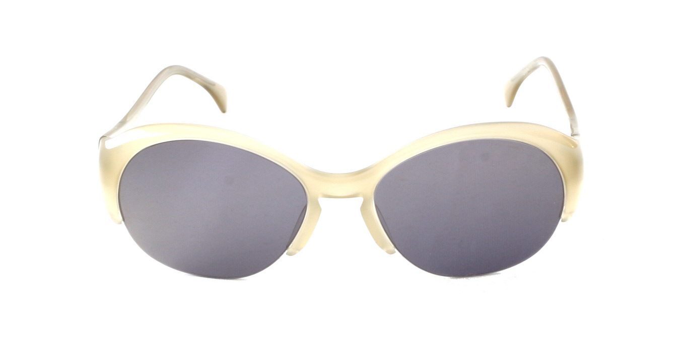 Suzy Glam, disrobes olive