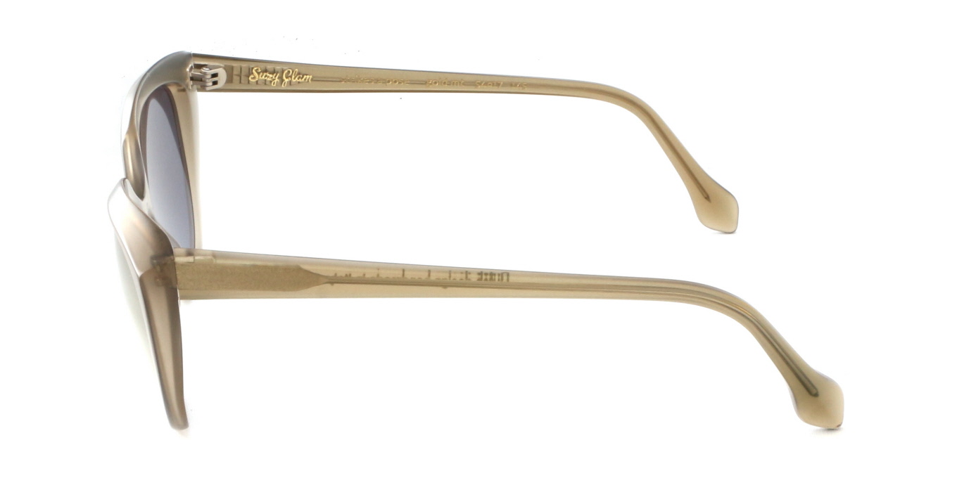 Suzy Glam, strikes a pose gold mt