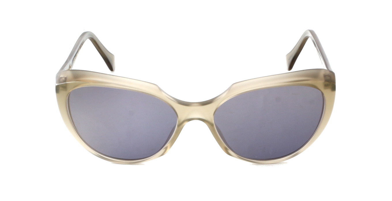 Suzy Glam, strikes a pose gold mt